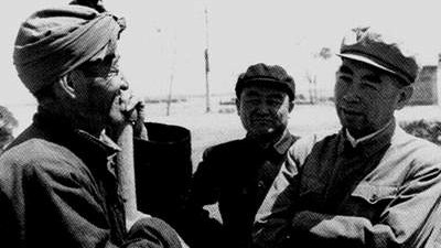 敬爱的周总理两次握手，高尚的情商和智慧，让数亿人敬仰