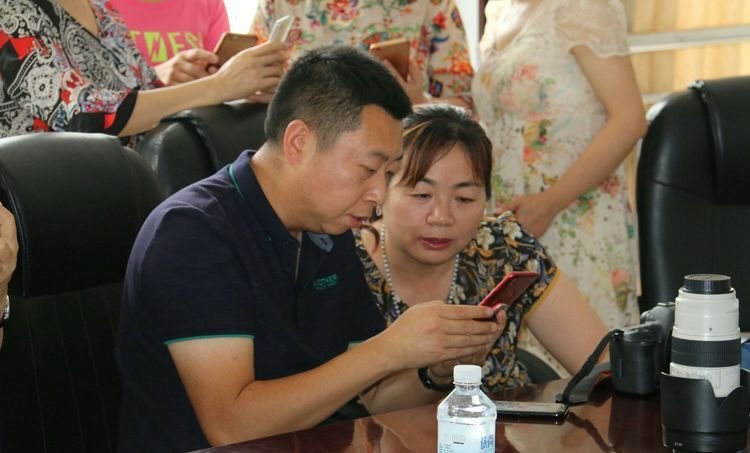 临颍：摄影家大咖走进三高，现场传授摄影秘籍