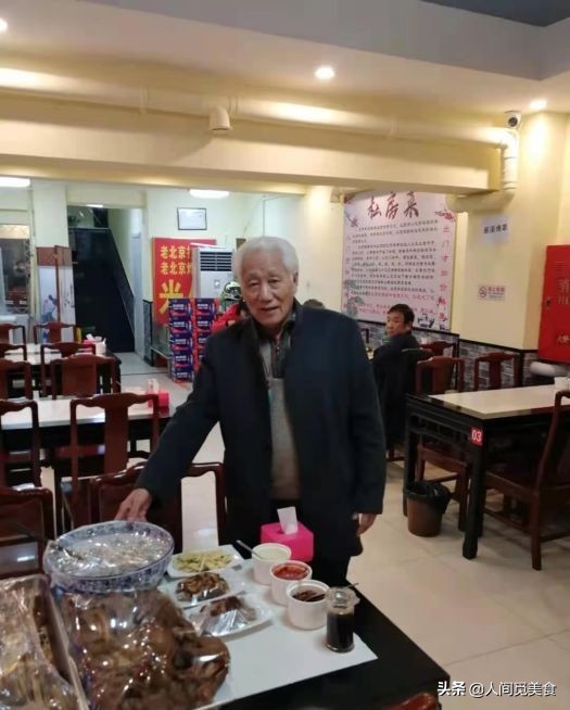 老北京卖卤煮,老北京卤煮卖多少钱一碗