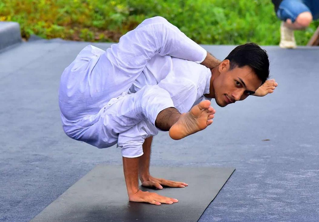 印度治疗新冠,印度古法瑜伽真的能治病