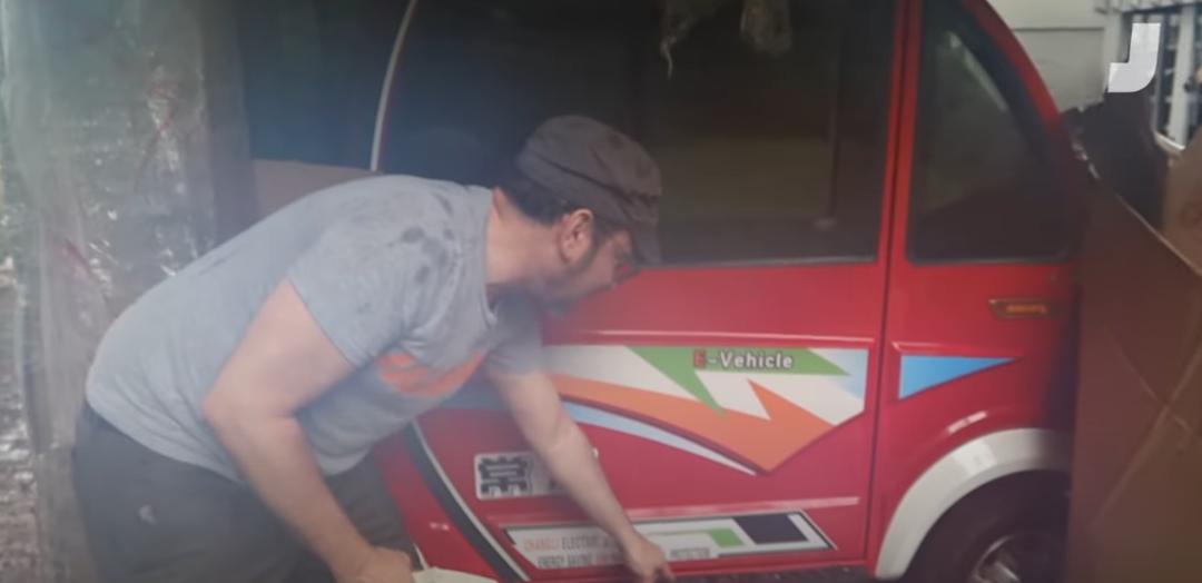 美国小伙网购中国电动车,美国小伙网购中国电动跑车