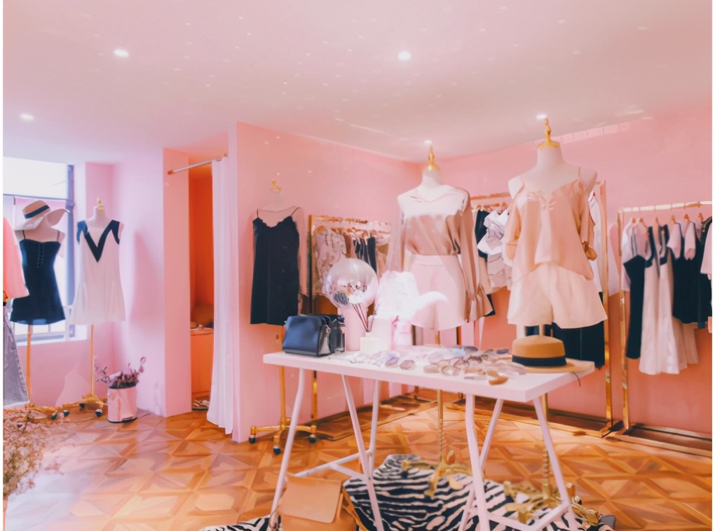 大学生开服装店,靠一招“闺蜜卡”营销策略,一个月净赚27万