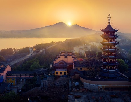 千里无鸡鸣上半句有哪些,千里闻鸡鸣白骨露于野类似的诗句