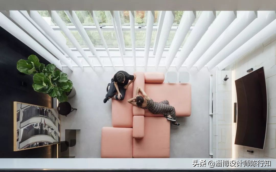 旋转楼梯有没有高端一点的,旋转楼梯适合轻奢风还是新中式