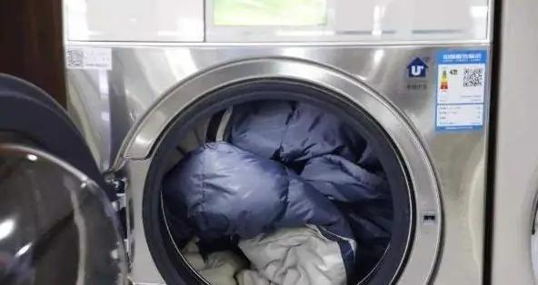 羽绒服脏了?千万别水洗!教你一招,羽绒服干净如新,真实用