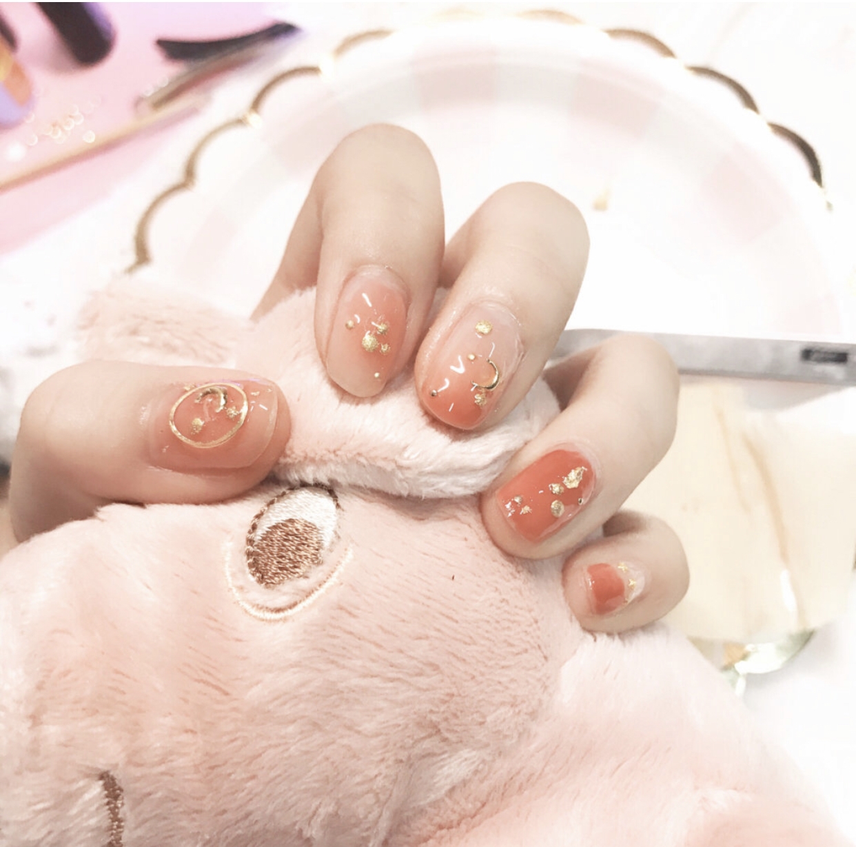 超简单美甲晕染教程,简单又好看的单色美甲教程