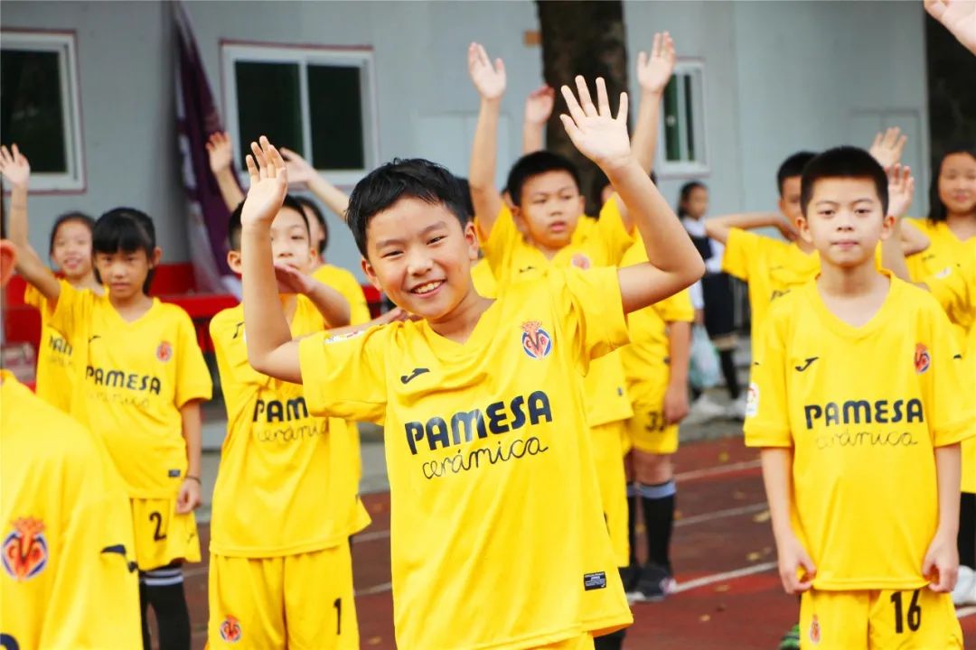 校园足球点燃绿茵梦想,校园足球联赛拉开序幕