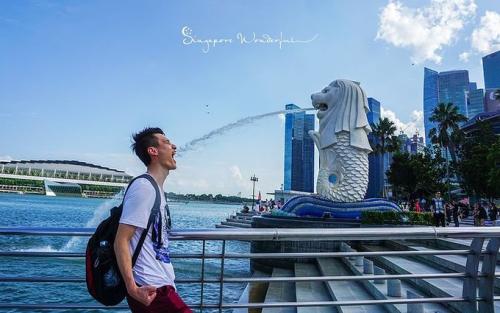 新加坡鱼尾狮雕塑喷泉哪年完工,新加坡鱼尾狮算举世闻名吗