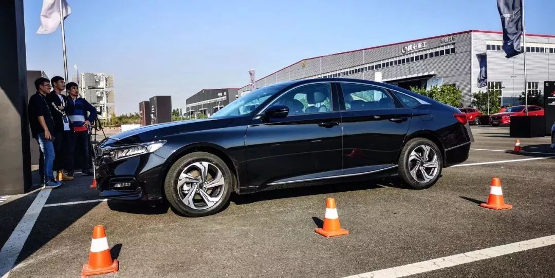 雅阁君威凯美瑞阿特兹怎么选,雅阁天籁凯美瑞迈腾君威对比