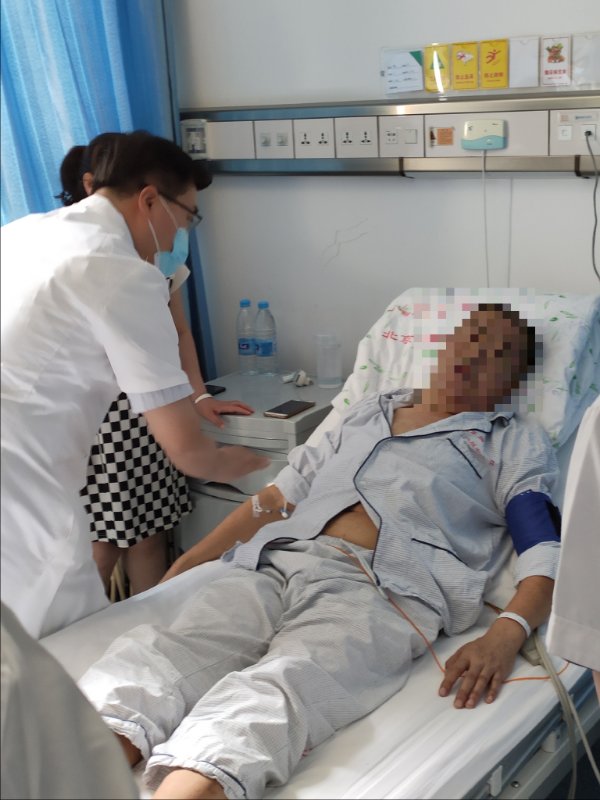 傲娇大叔高血压十多年不吃药，身体变水球下肢肿成大象腿