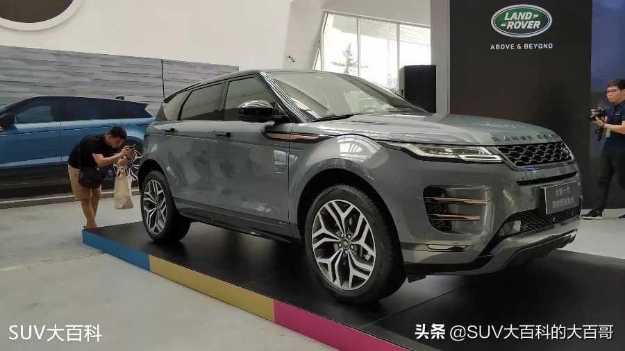 全新一代路虎揽胜极光黑科技体验,路虎极光五块屏幕