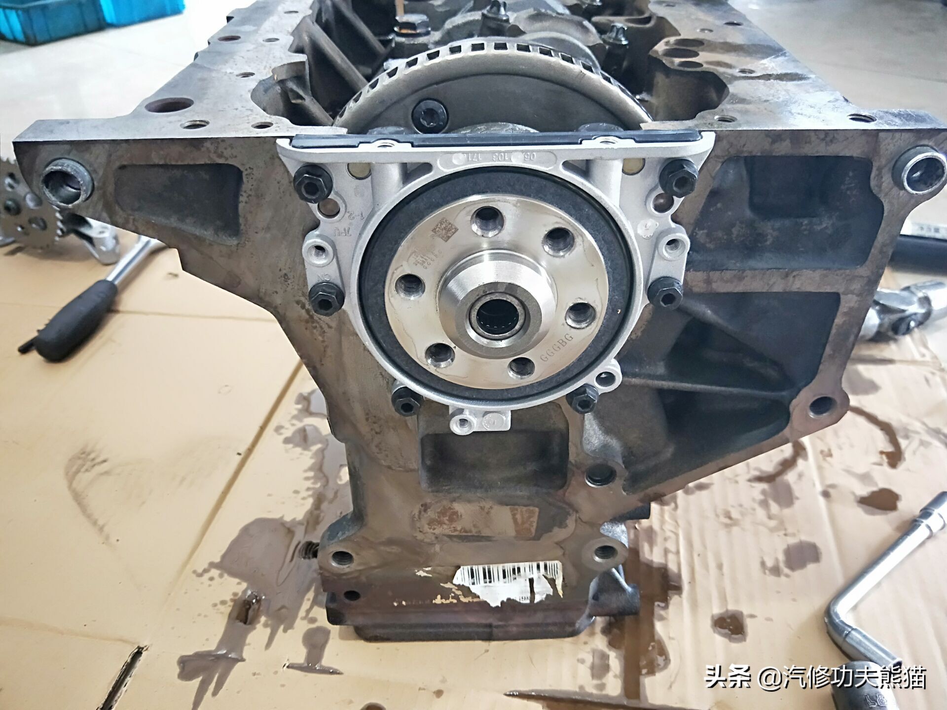 奥迪a61.8发动机大修费用,老款奥迪a6六缸发动机大修全过程