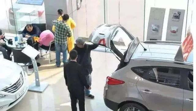 东莞小车太多了,很多打工者*款贷**也要买,车真的很重要吗?