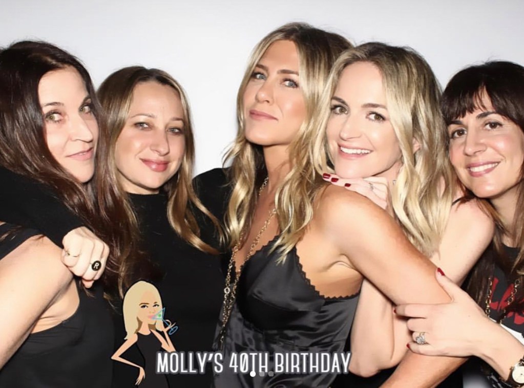 美国甜心魅力依旧！让皮特念念不忘的安妮斯顿当选最会赚钱女演员