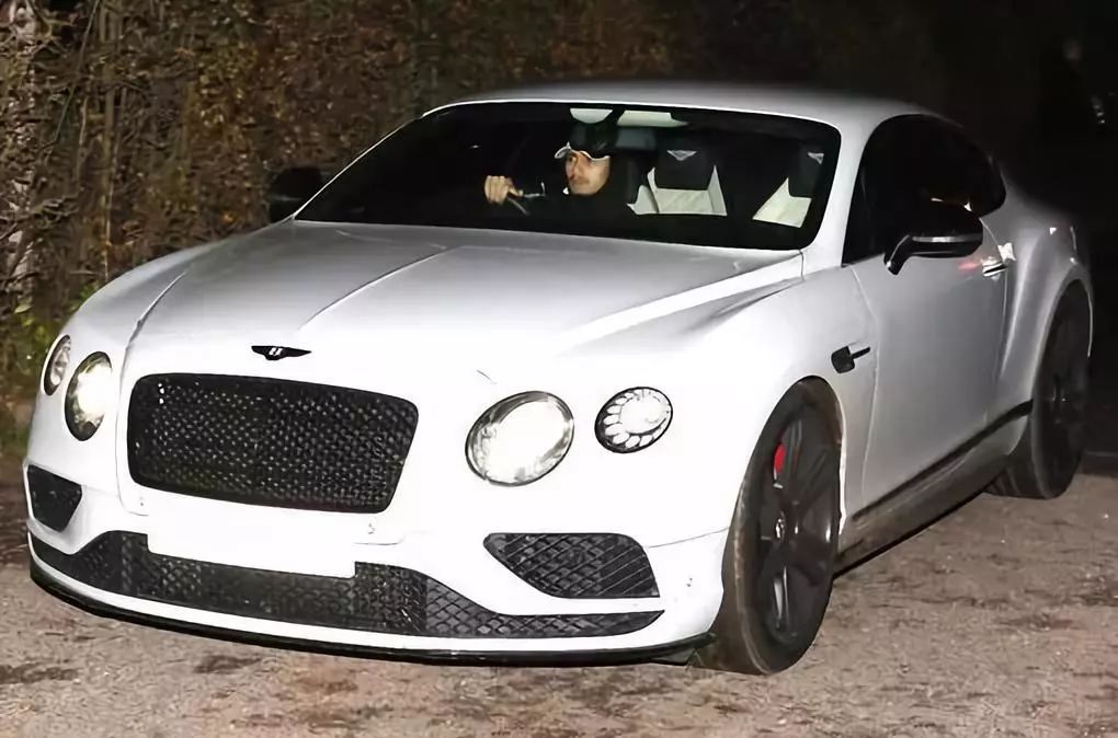 曼联季前赛全勤天才再遭弃用,恐拒绝续约!因一场球失去穆帅器重