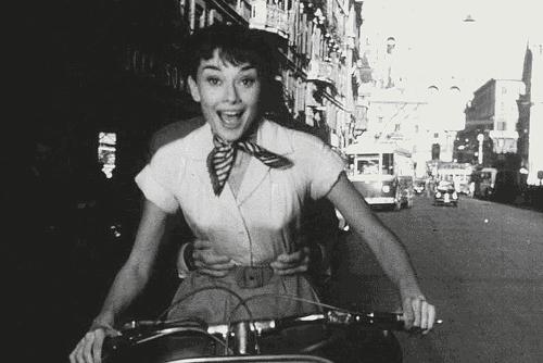 戴丝巾的气质女人,女士小丝巾气质打法