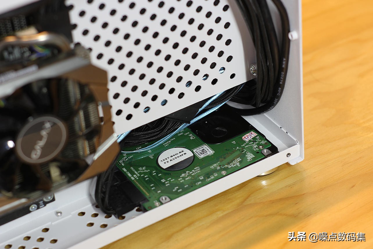 超频三蜂鸟i100pro散热改造,蜂鸟i100itx机箱测评
