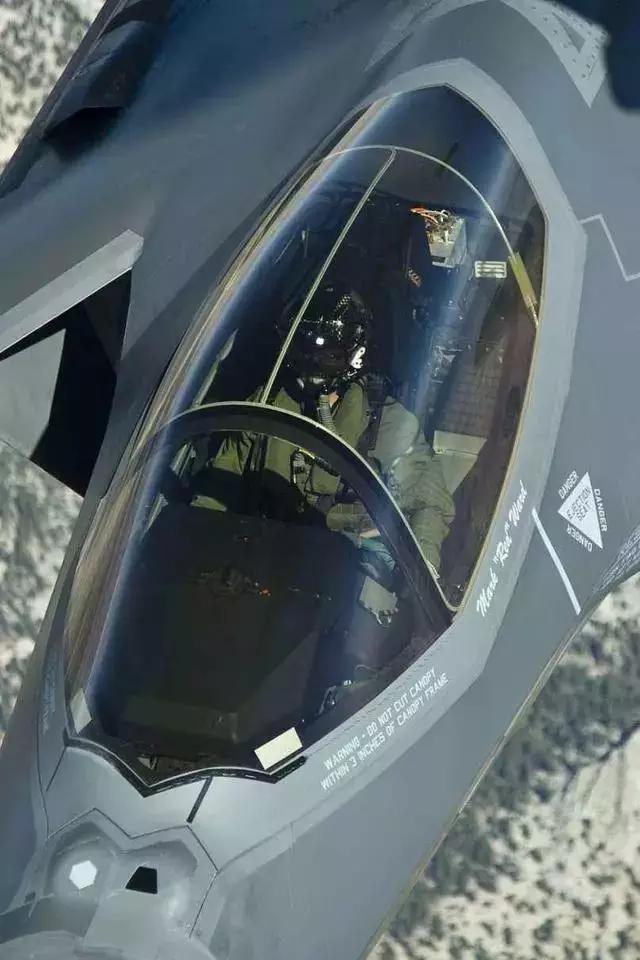 40多万的战术头盔,450万美国头盔