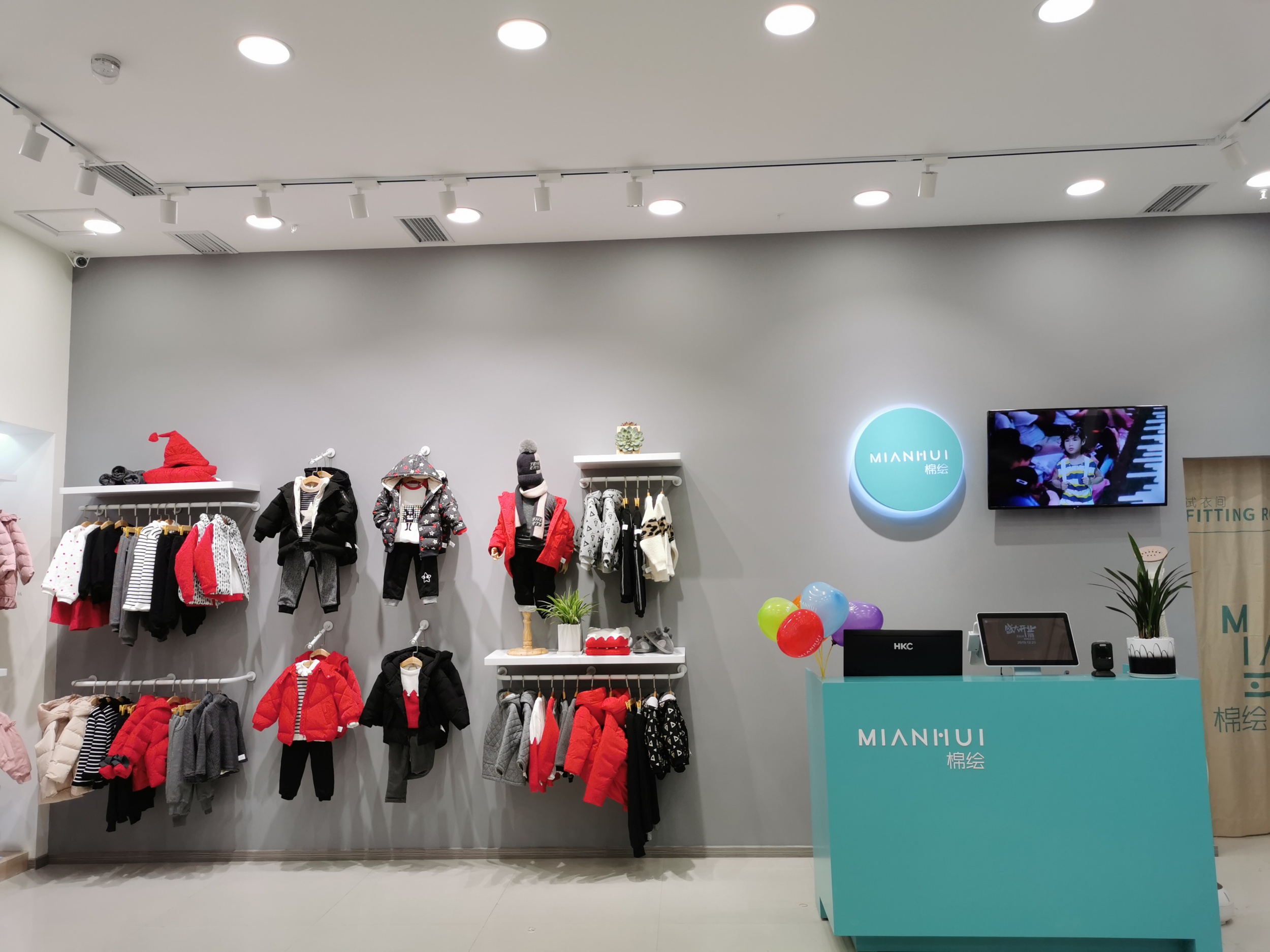 男生女生童装品牌加盟怎样盈利,开童装加盟店应该注意哪些细节呢