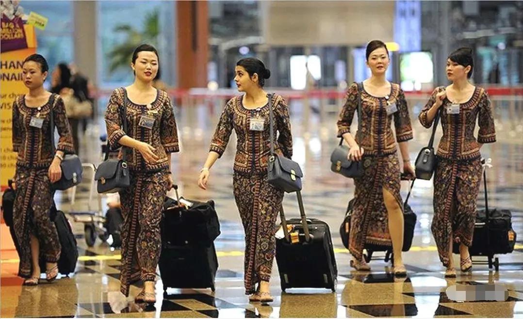 中国国际航空空姐黑白制服,各大航空公司制服照片