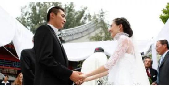 这个曾拯救了刘烨的女人上热搜了,结婚12年甜蜜如初,一双儿女人见人爱