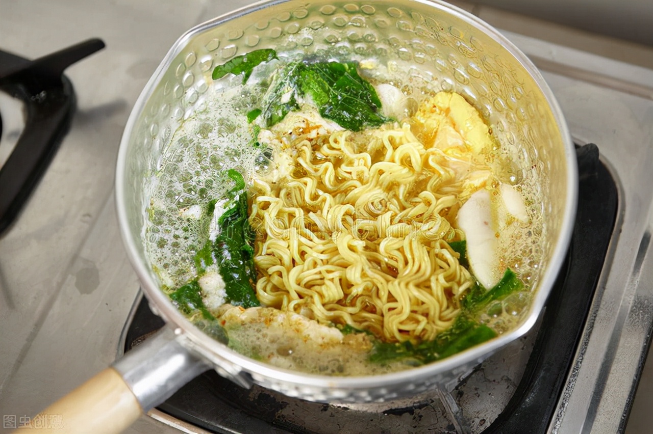 夜摊网红方便面,菏泽方便面