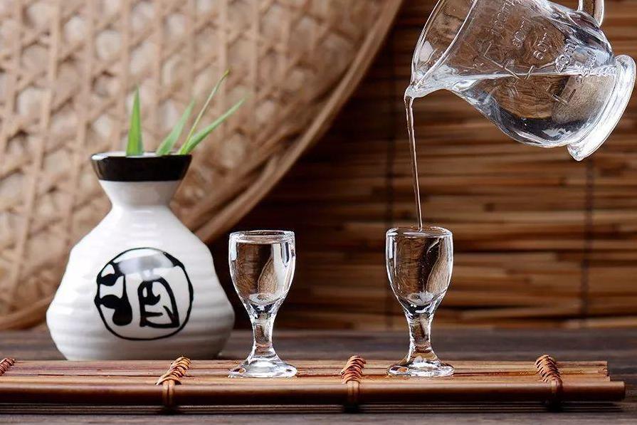 白酒最高多少度合适,白酒多少度喝起来最舒服