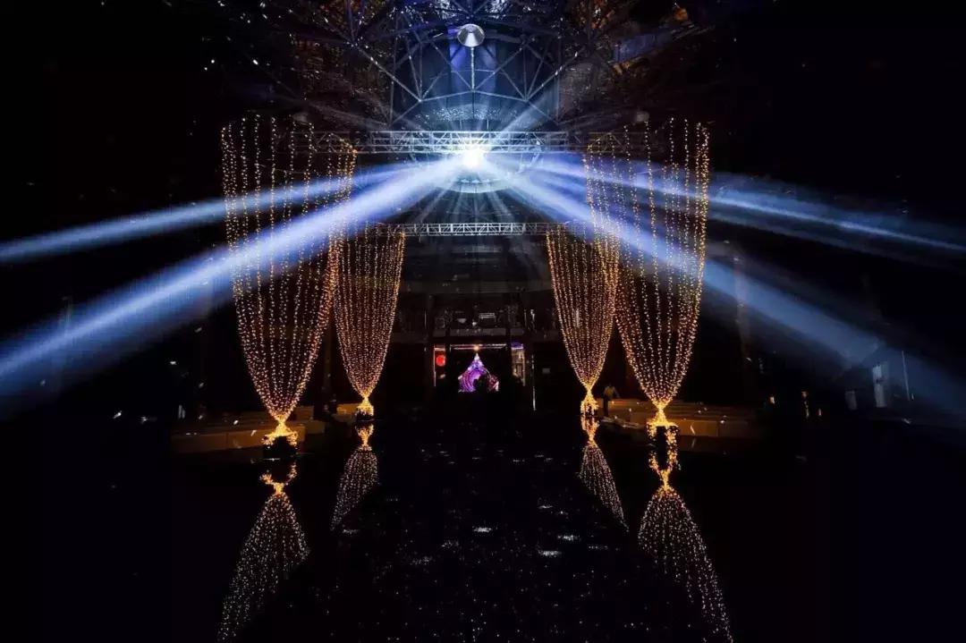 童话变现实！魔都宇宙级城堡婚礼，比爱丽丝仙境还美！