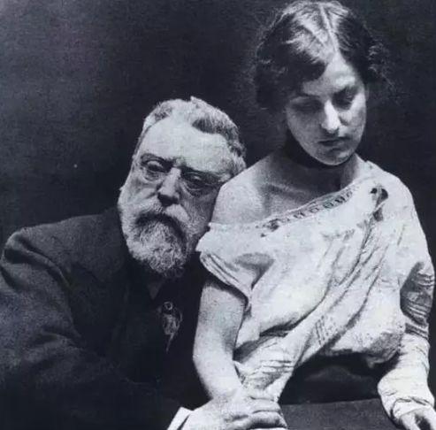 因女病人太丰满,他发明医学界马赛克,却断送了所有男医生的福利