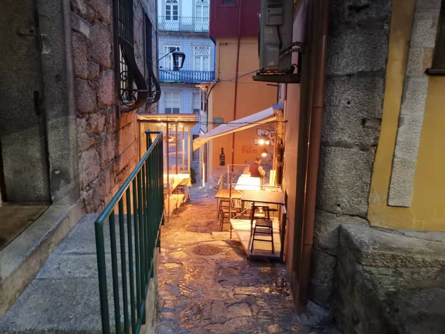 波尔图葡萄牙名城,雨夜漫步