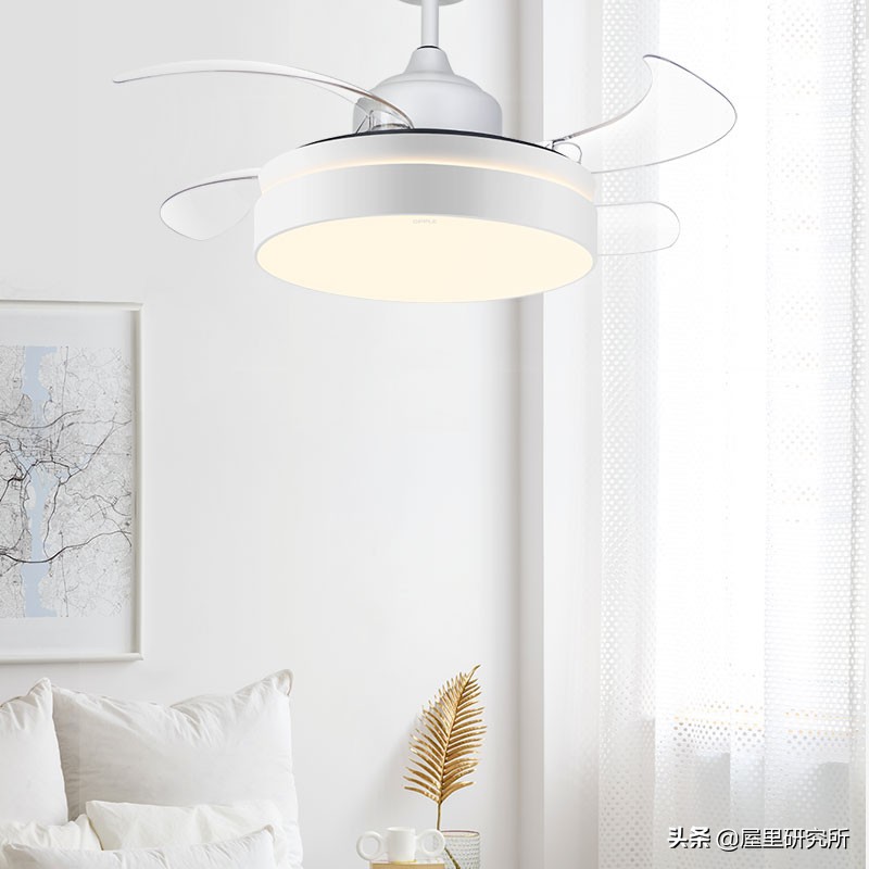 什么客厅吸顶灯好看又有高级感,简约风格的客厅适合用什么吸顶灯