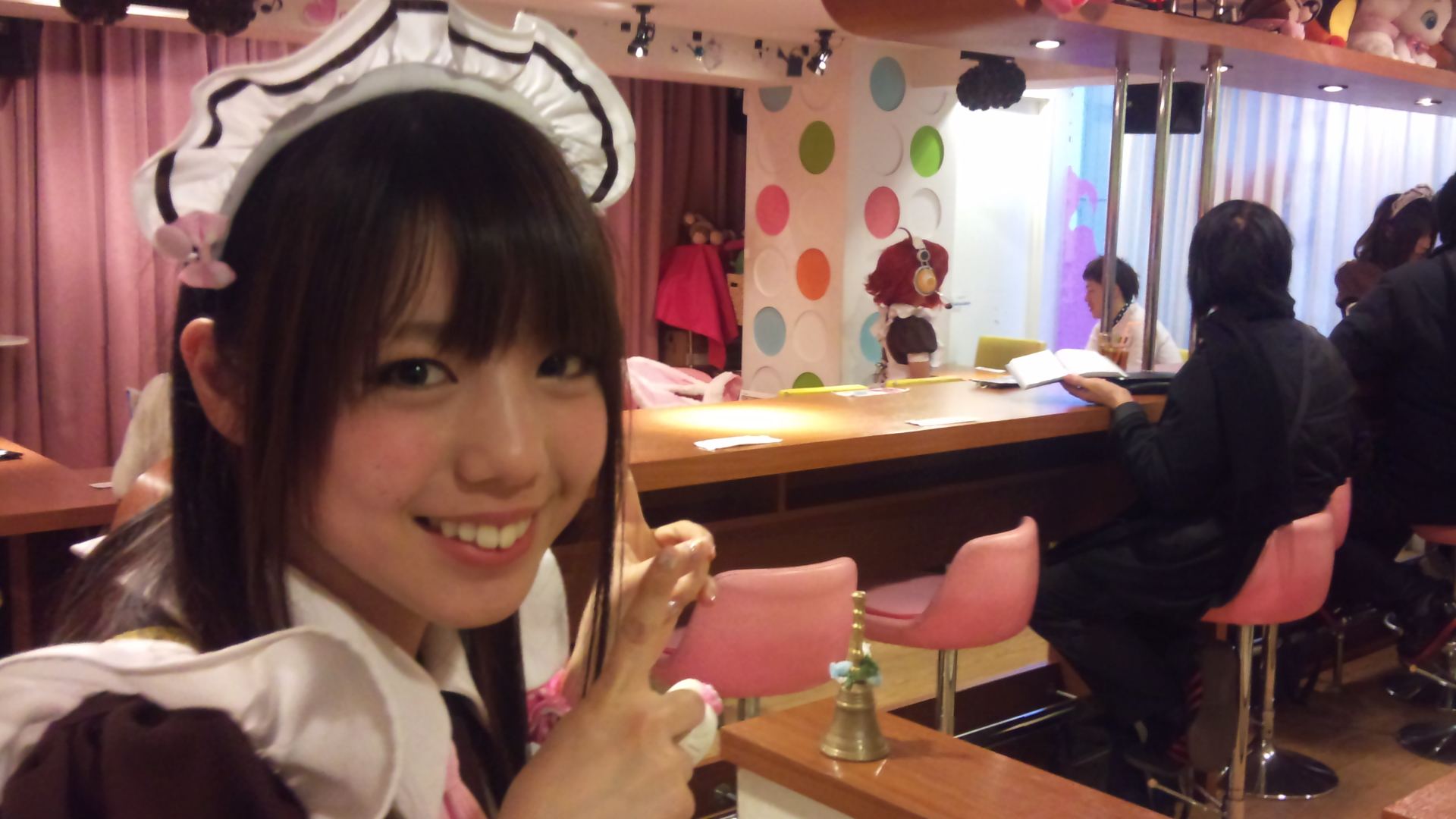 高中生或大学生去做“女仆”，孩子的价值观咋回事？想想家里父母