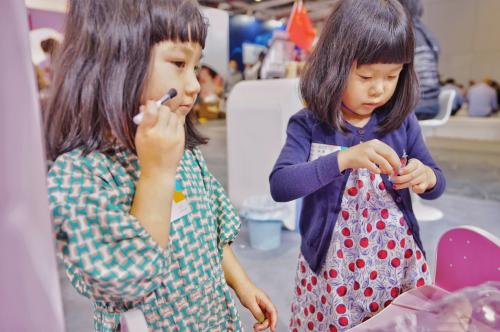 儿童玩具化妆包的危害,儿童使用儿童化妆品