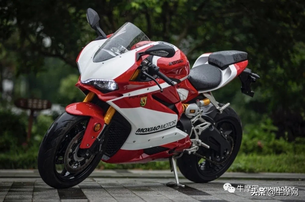 29990元起隆鑫500双缸平台跑车摩枭500RR上市
