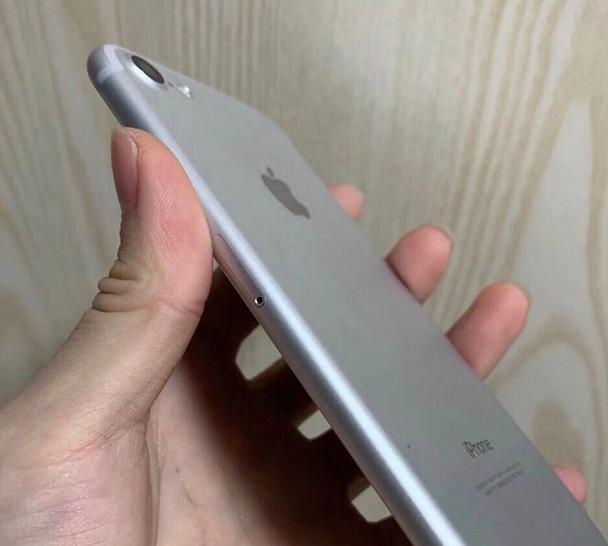 499元的iphone7,iphone7换屏幕值吗