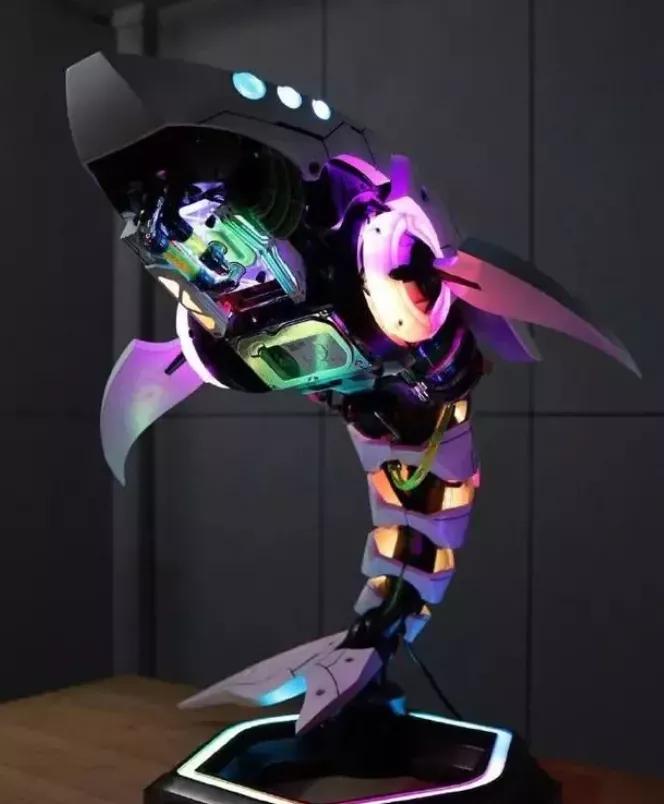 直男什么都可以凑合，但他的电脑必须发光