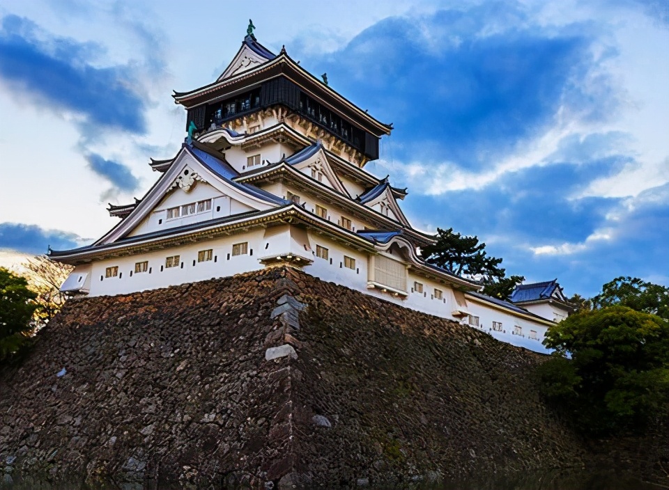 日本魔法城堡,日本城堡和欧洲城堡