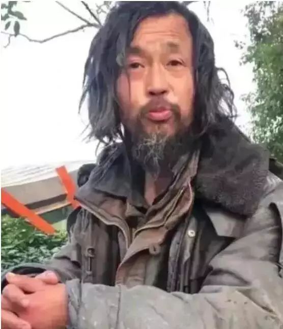 流浪大师的背影,流浪大师背后的故事