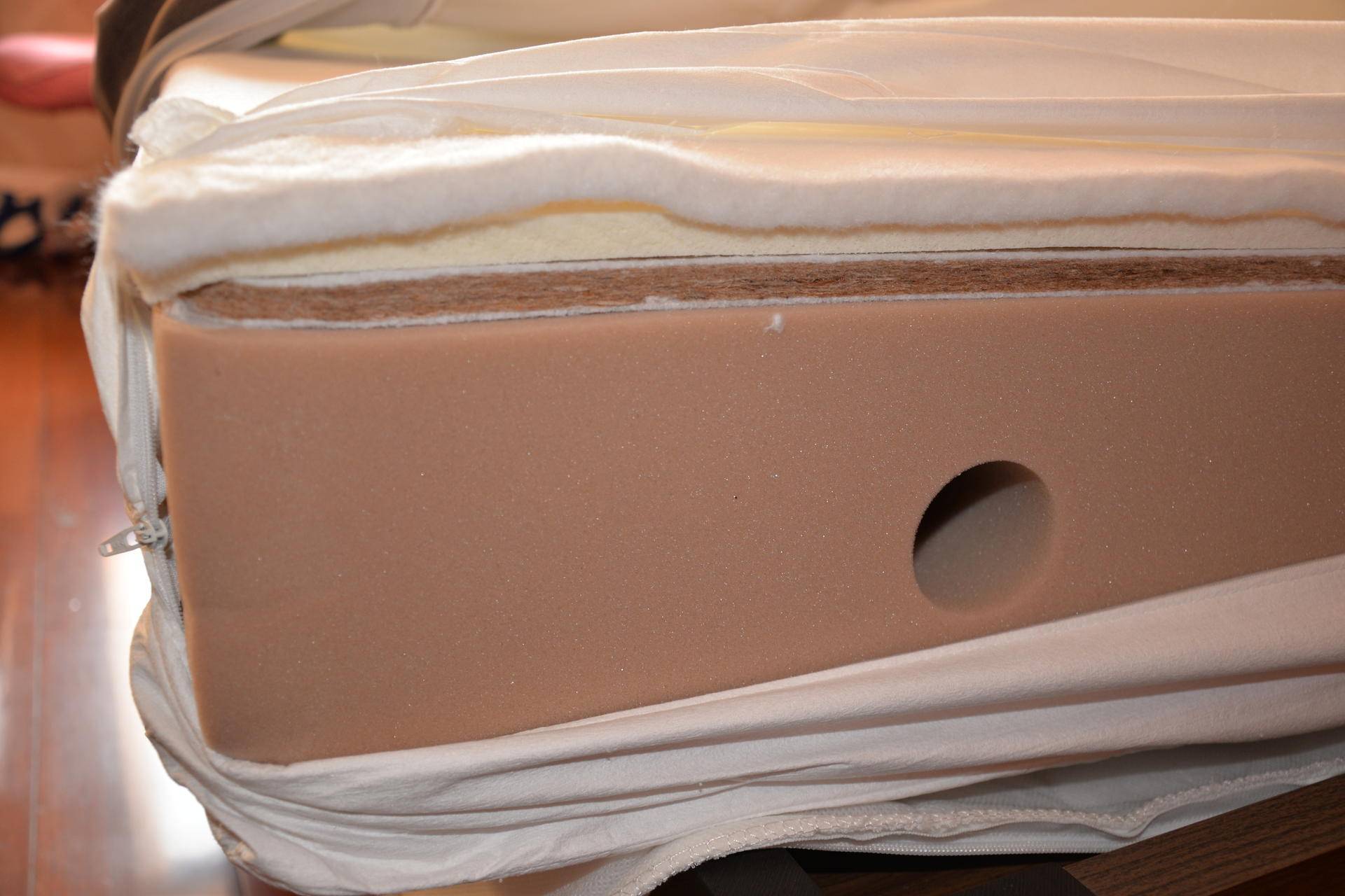 孝敬父母篇二:你们的满意是我的目标—8H黄麻透气护脊床垫