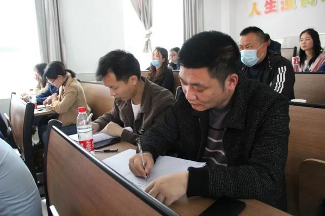 小学教师怎么调进教育局,教师调动到新学校利与弊