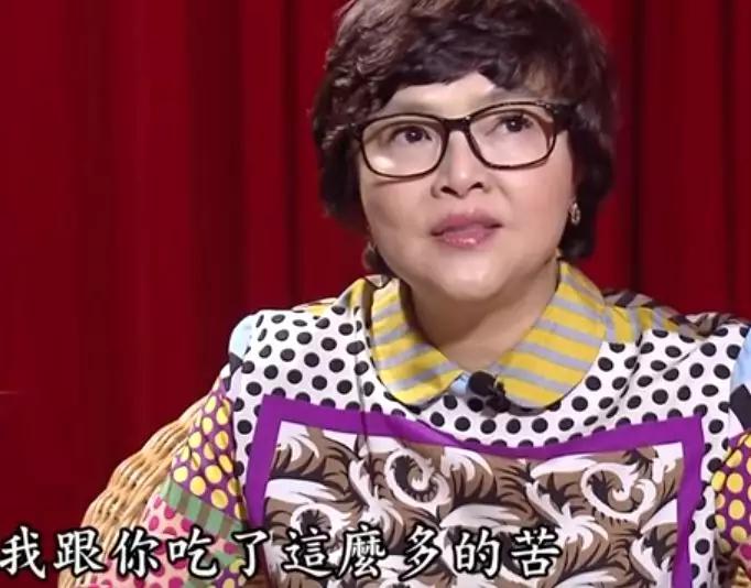 童颜针、裹胸布一代童星成了长不大的圈钱机器,她比房似锦惨多了