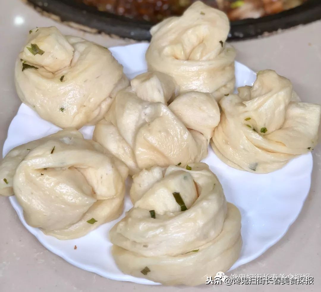 南湖别墅区藏个旧屯子，铁锅炖鱼天天爆满据说空姐都吃胖了！