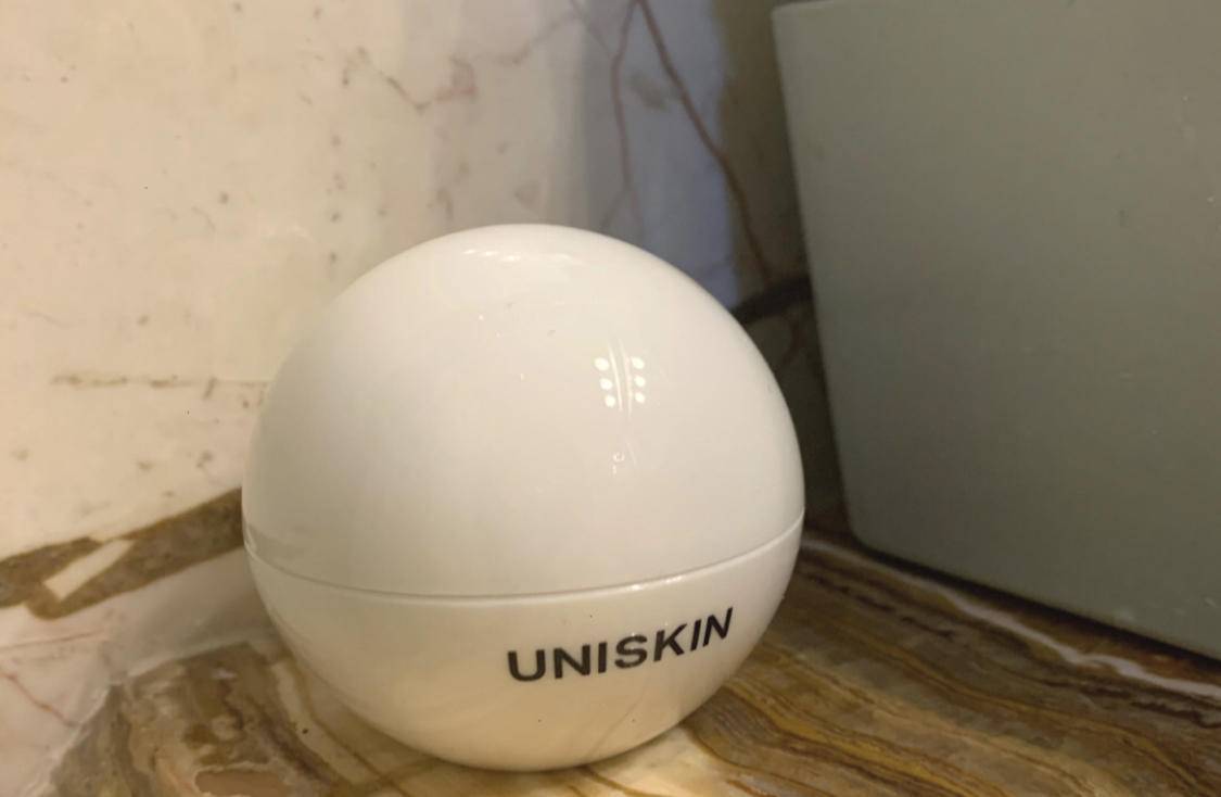 有句话说得好：美不美看脸，老不老看眼