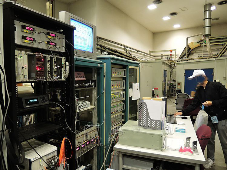 中国有大型电子对撞机吗,中国超级正负离子对撞机