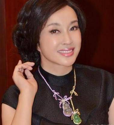 珠宝玉器生意如何入门,想做翡翠珠宝生意怎么入门