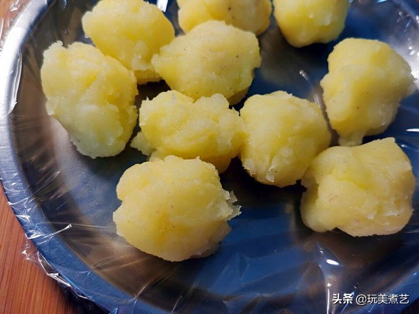 如何做出更美味的土豆香菇鸡,黄焖鸡加土豆香菇最下饭菜