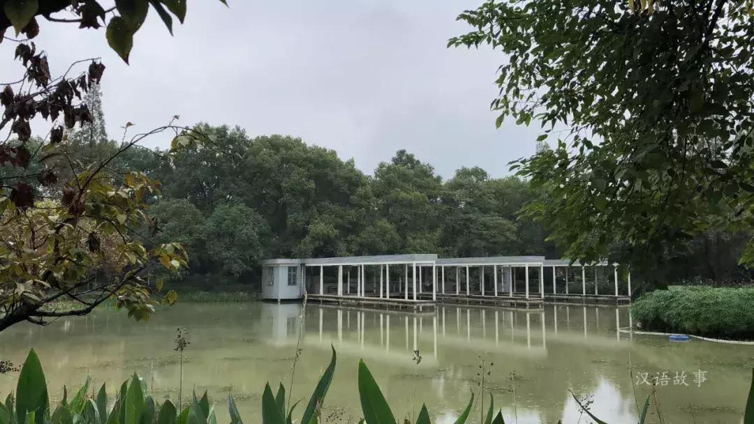 女儿是父母贴身的小棉袄(中英对照)