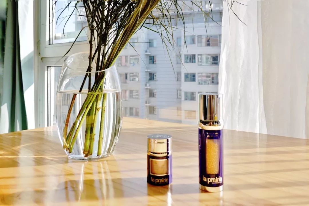 朋友圈精致生活却一地鸡毛,精致朋友圈背后的真实故事