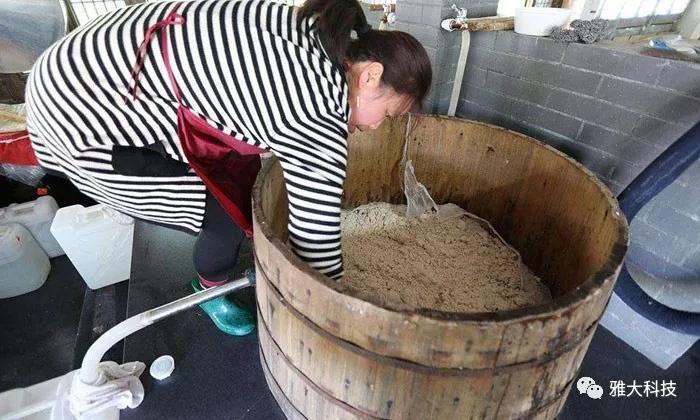 酿出来的酒发苦有糊味是什么原因,自己酿的酒为什么发苦还有酒糟味