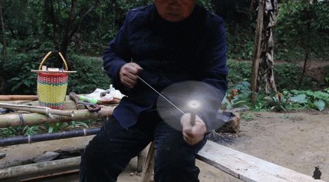 大爷造鲁班凳,60岁中国大爷徒手做鲁班凳